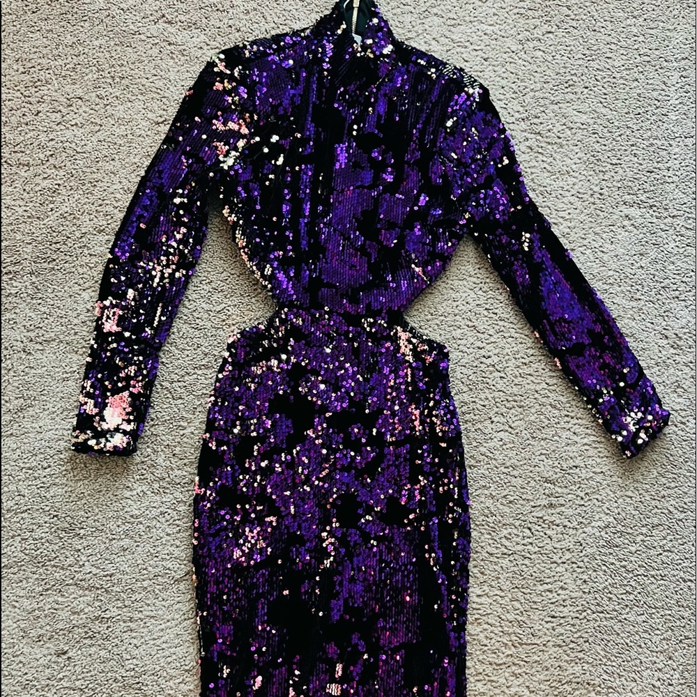 J Lux Label Midi Dress Cut Out On Lower Back. Size … Gem